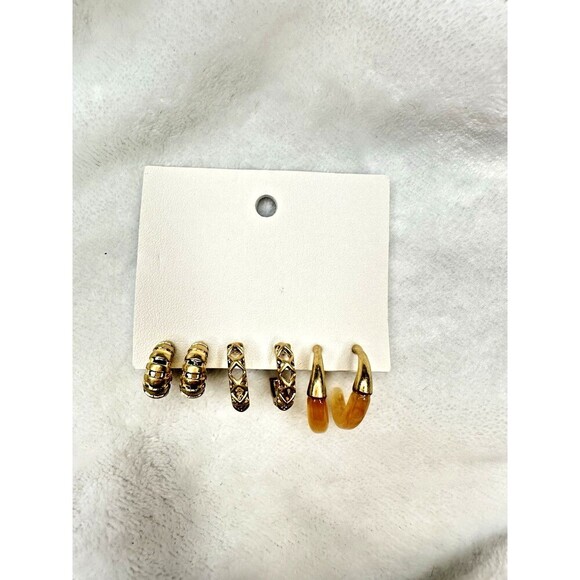 NEW Free People Small Half Hoop Stud Set Gold Mulitcolor 3 Pack Boho Chic Dainty - Picture 1 of 4